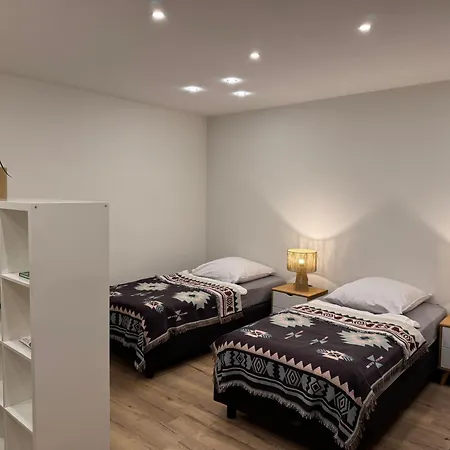Modern House 2, Bis 4 Person, Contactless Check-in, Free Parking, Vollsaniert Und Renoviert Dezember 2024 Ferienhaus