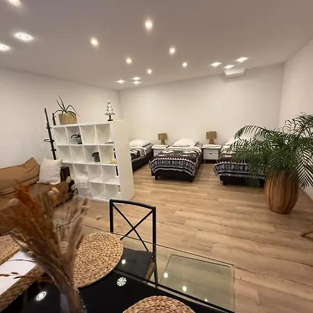 Prázdninový dům Modern House 2, Bis 4 Person, Contactless Check-in, Free Parking, Vollsaniert Und Renoviert Dezember 2024