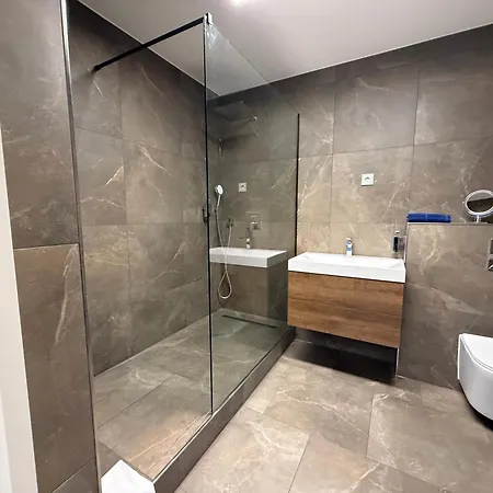 Modern House 2, Bis 4 Person, Contactless Check-in, Free Parking, Vollsaniert Und Renoviert Dezember 2024 Ferienhaus *