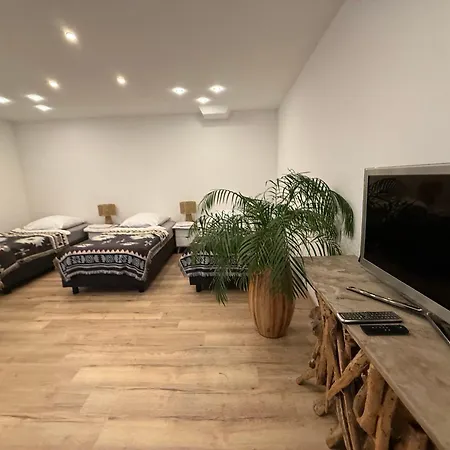 Modern House 2, Bis 4 Person, Contactless Check-in, Free Parking, Vollsaniert Und Renoviert Dezember 2024