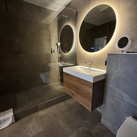 Ferienhaus Modern House 2, Bis 4 Person, Contactless Check-in, Free Parking, Vollsaniert Und Renoviert Dezember 2024 *