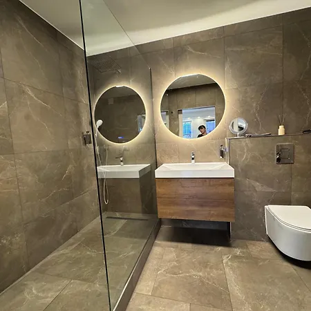 Ferienhaus Modern House 2, Bis 4 Person, Contactless Check-in, Free Parking, Vollsaniert Und Renoviert Dezember 2024 *