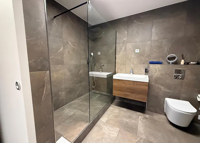 Modern House 2, Bis 4 Person, Contactless Check-in, Free Parking, Vollsaniert Und Renoviert Dezember 2024 Casa vacanze *