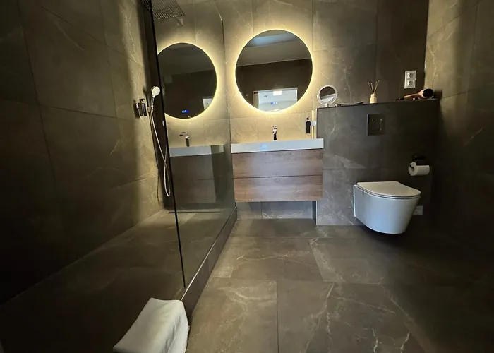 Modern House 2, Bis 4 Person, Contactless Check-in, Free Parking, Vollsaniert Und Renoviert Dezember 2024 Casa vacanze *