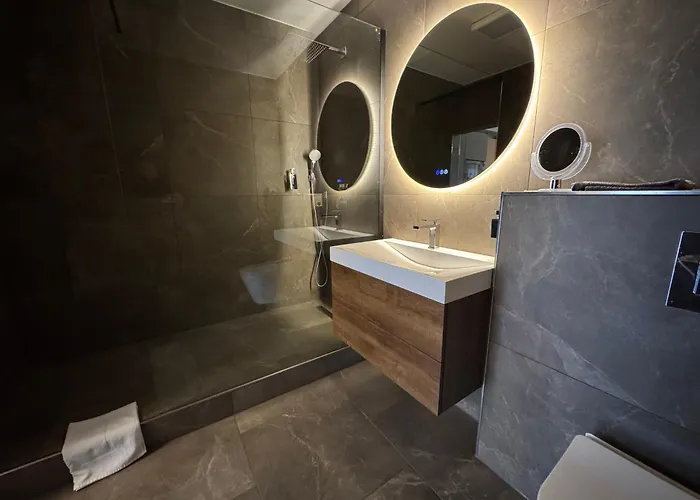 Casa vacanze Modern House 2, Bis 4 Person, Contactless Check-in, Free Parking, Vollsaniert Und Renoviert Dezember 2024 *