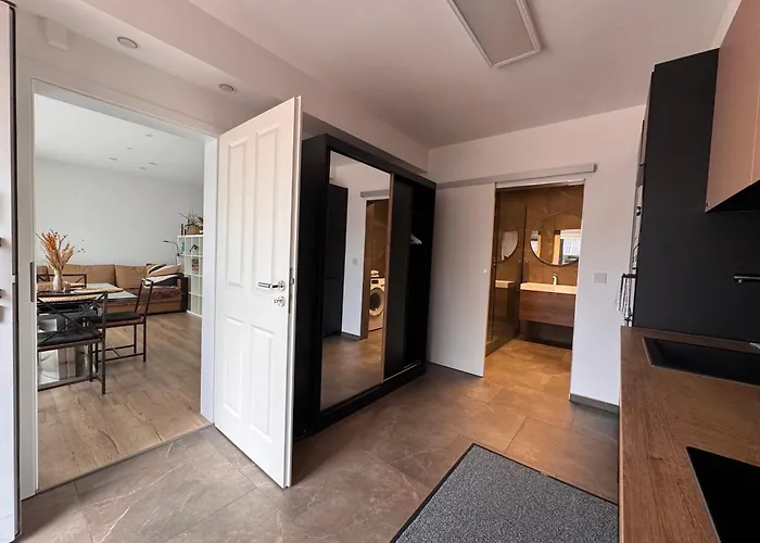 Modern House 2, Bis 4 Person, Contactless Check-in, Free Parking, Vollsaniert Und Renoviert Dezember 2024 Casa vacanze *